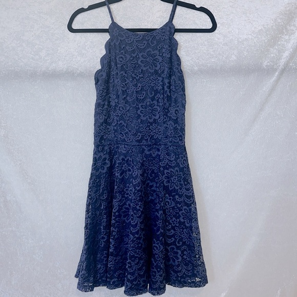 Lace party dress - Picture 1 of 5